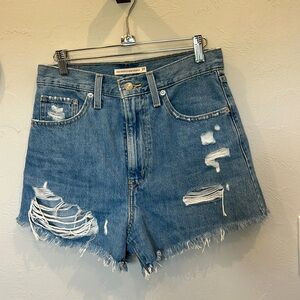 Levi’s high wasted mom shorts 27